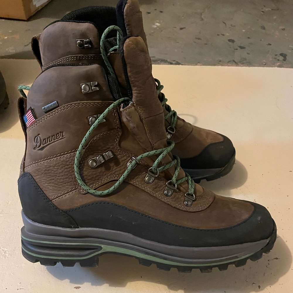 Brand new danner crag rat boots size 10